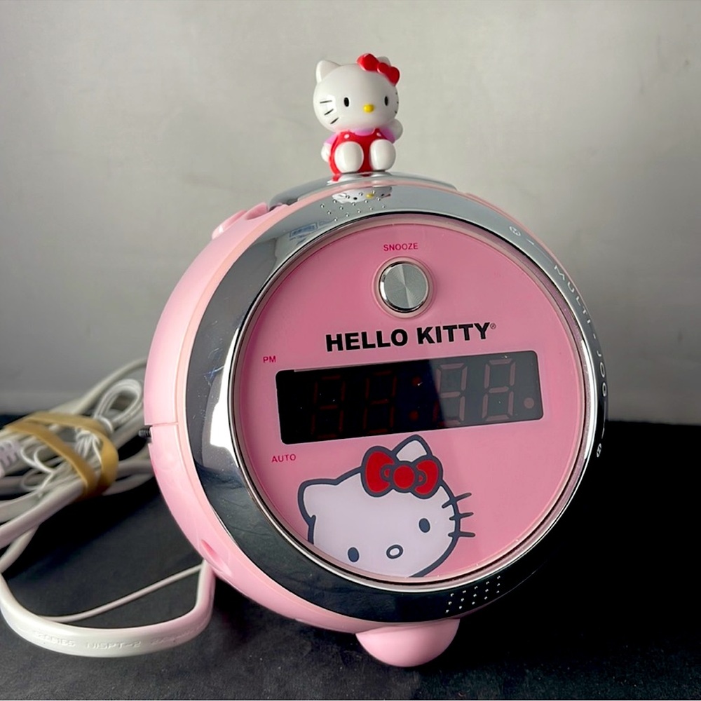 Hello Kitty Pink Round Digital Alarm Projection Clock 2580WH01 Sanrio 1976 2010